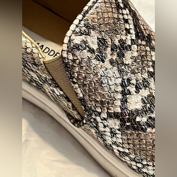 Steve Madden Snake Print Slip-On Sneakers Women’s Size 5 - Picture 6 of 7